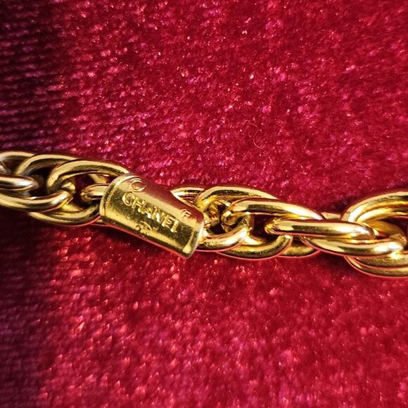 CHANEL Gold plated CC LOGOS Round Vintage Chain Elegant Necklace Pendant - Picture 11 of 12